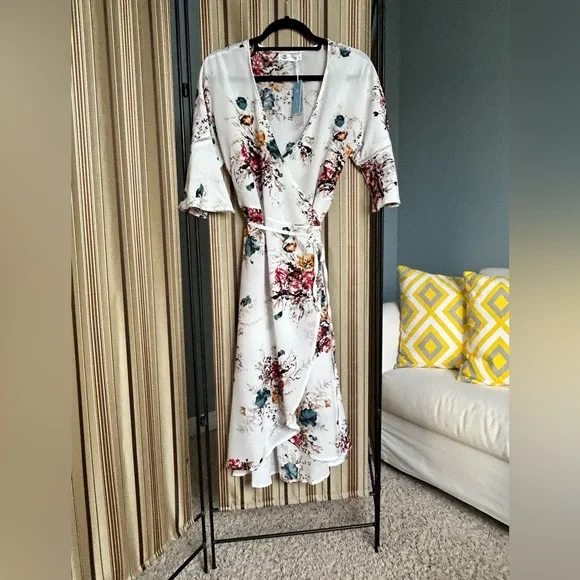 NWT Cupshe floral wrap dress - Picture 4 of 13